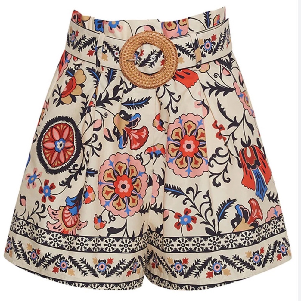 Cara Cara Palmer Shorts in Turtledove Botanical Medallion Size 10